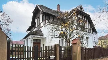 Straßenansicht - Haus kaufen in Dessau-Roßlau - Villa in bevorzugter Lage!!!