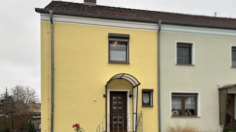 Vorderansicht - Haus kaufen in Dessau-Roßlau - Für die kleine Familie!