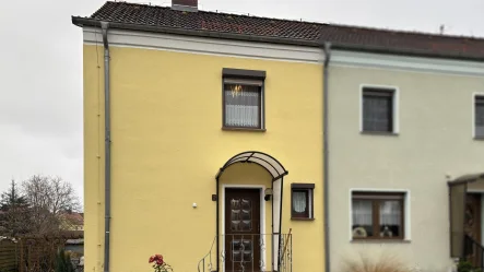 Vorderansicht - Haus kaufen in Dessau-Roßlau - Für die kleine Familie!