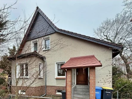 Straßenansicht - Haus kaufen in Dessau-Roßlau - Wohnen im schönen Haideburg