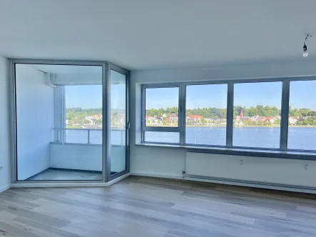  - Wohnung kaufen in Schleswig - Welch ein Blick! In 2024 modernisiertes 1-Zimmer-Apartment im Wikingturm