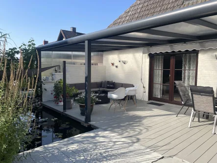 Überdachte Terrasse - Haus kaufen in Eggebek - Modernisiertes Einfamilienhaus in Eggebek!