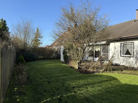 Außenansicht aus dem Garten - Haus kaufen in Flensburg - Charmanter Bungalow in Engelsby