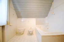 Badezimmer im Dachgeschoss