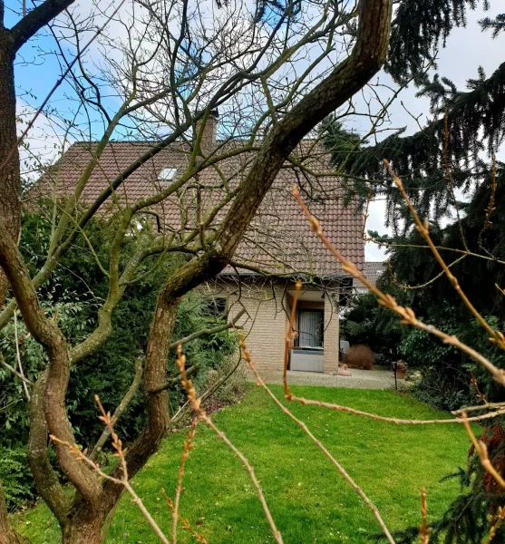 Gartenansicht - Haus kaufen in Bielefeld - Das Haus mit fast unbegrenzten Möglichkeiten - Bielefeld-Altenhagen