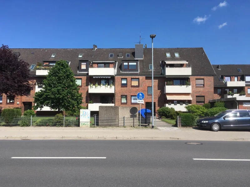 Außenansicht - Wohnung kaufen in Pansdorf - Pansdorf: helle 3,5 Zimmer Wohnung, zwei Ebenen mit Balkon und Weitblick