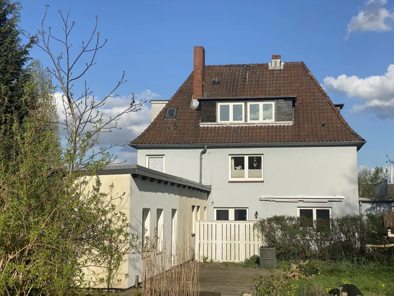 Rückseite Haupthaus_Anbau - Haus kaufen in Lübeck - Wohn-/Geschäftshaus in Lübeck