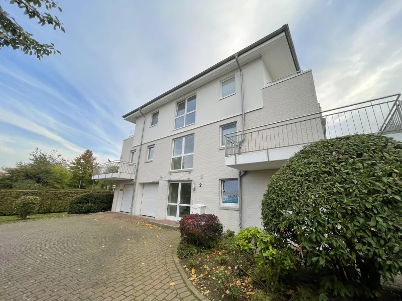 Vorderansicht - Wohnung kaufen in Scharbeutz - Zum Verlieben! Penthouse-Wohnung mit 3 Zimmern  Scharbeutz 