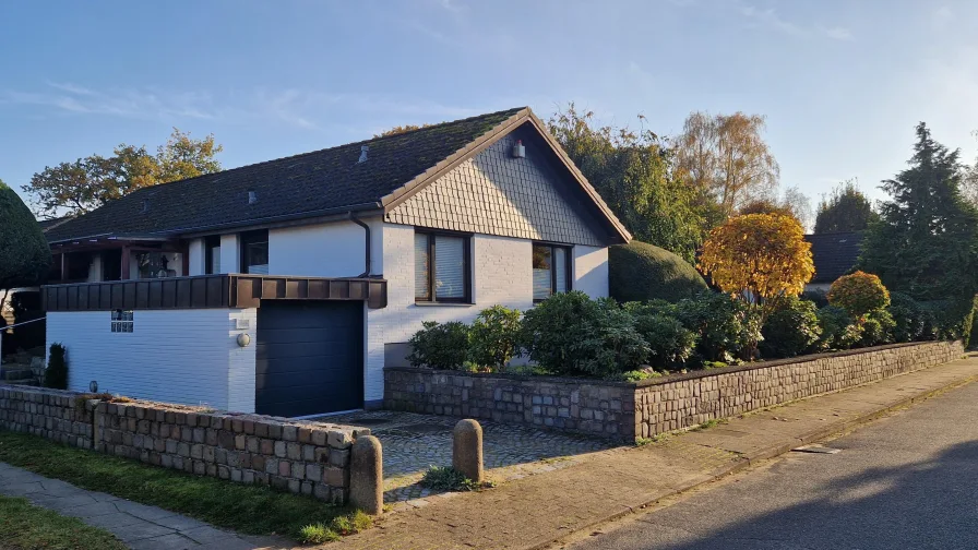 Straßenansicht - Haus kaufen in Tangstedt - Gepflegter Bungalow in ruhiger Lage vor den Toren der Hansestadt