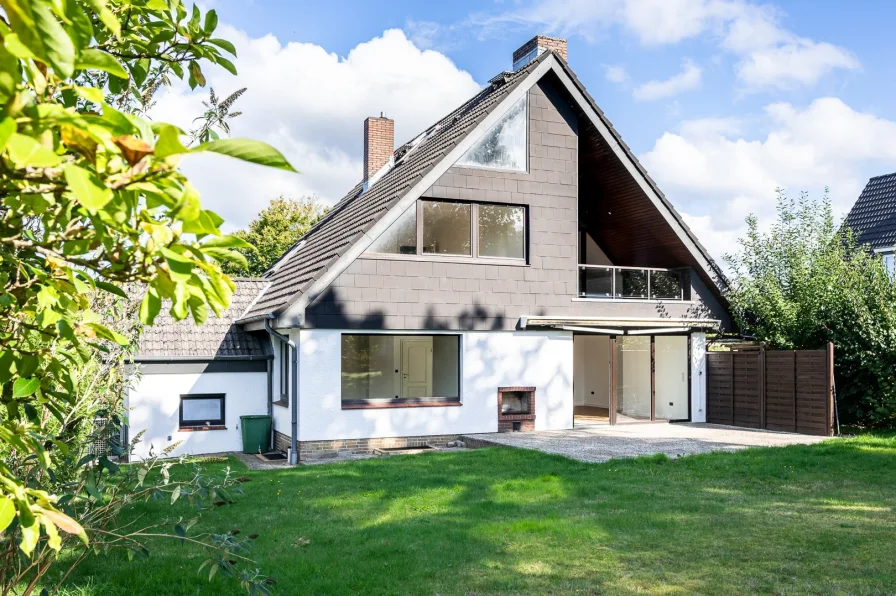 Rückwärtige Ansicht - Haus kaufen in Bad Oldesloe - Modernisiertes Einfamilienhaus auf tollem Grundstück in ruhiger Südlage!