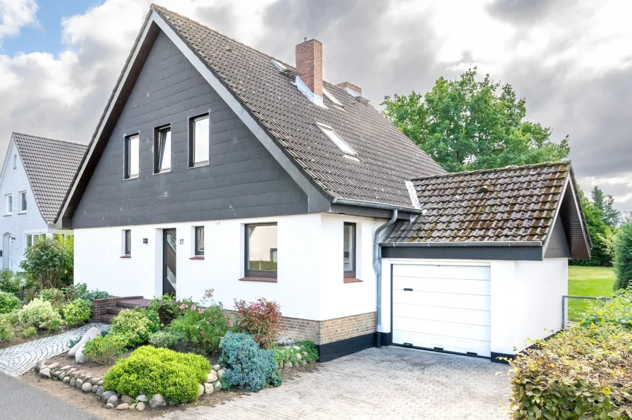 Vorderansicht - Haus kaufen in Bad Oldesloe - Seltene Gelegenheit! Tolles Einfamilienhaus in zentraler und beliebter Lage