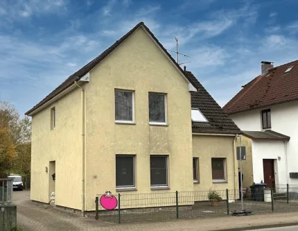  - Haus kaufen in Mölln - Solide Kapitalanlage mit drei Wohneinheiten und großem Grundstück 