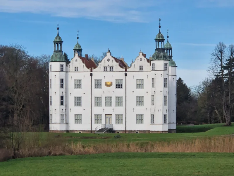 Schloß Ahrensburg in unmittelbarer Nähe