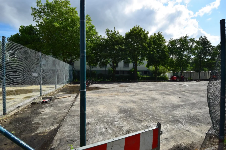 Tennisplatz in Sanierungsarbeiten