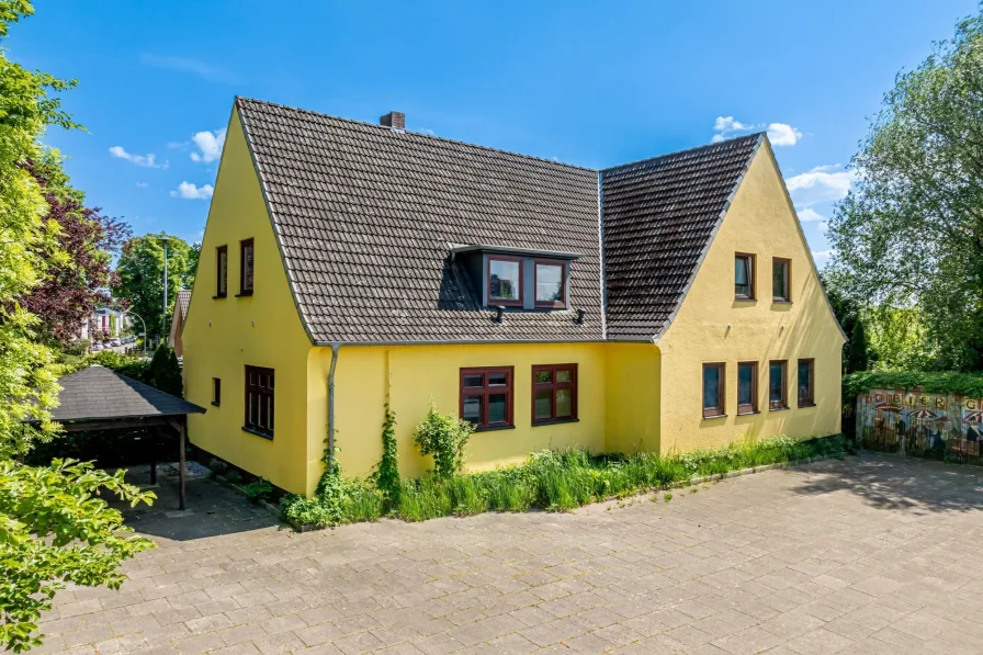 Rückansicht. - Haus kaufen in Elmshorn - Wachstumsstarkes Mehrfamilienhaus.