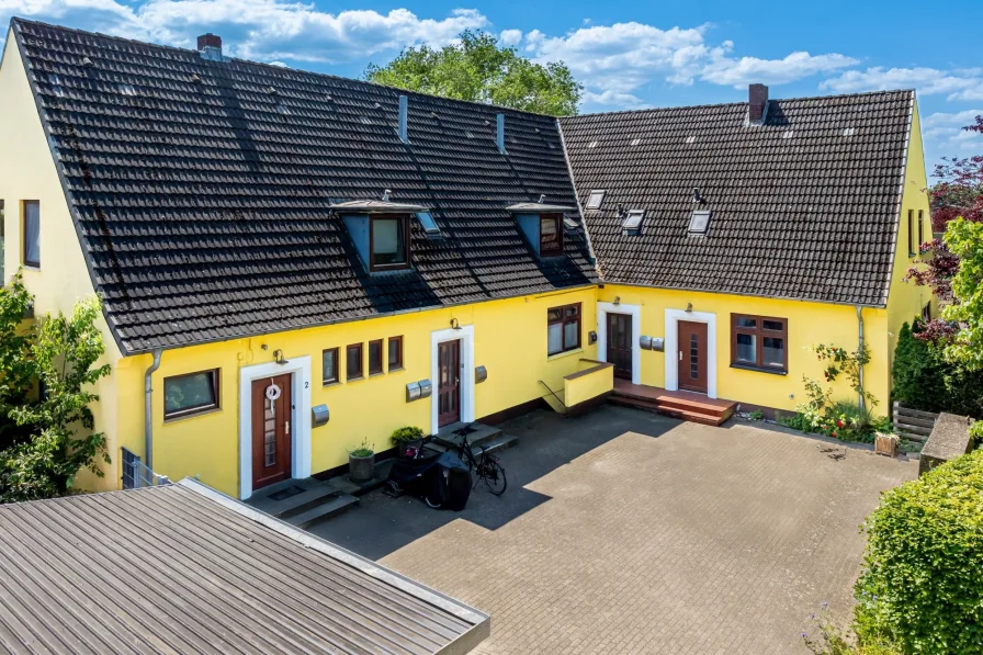 Frontansicht. - Haus kaufen in Elmshorn - Wachstumsstarkes Mehrfamilienhaus.