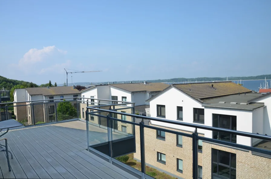 8844MS-05 Dachterrasse mit Fördeblick