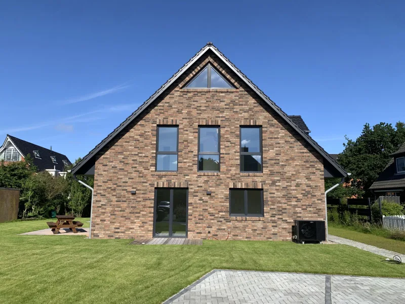 8858-01KC Seitenansicht - Haus kaufen in Sankt Peter-Ording - Open House - Sonntag, 22.09.2024, 12-14 Uhr!