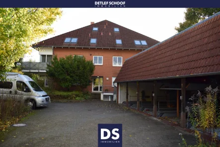 8893AL-01 Hausansicht - Wohnung kaufen in Melsdorf - Geräumige Eigentumswohnung mit Stellplatz