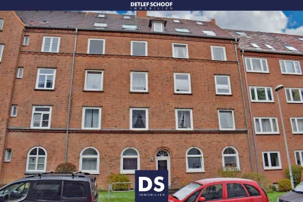 8898CS-01 Titel - Wohnung kaufen in Kiel / Gaarden-Ost - Renovierungsbedürftige 3-Zimmer-Wohnung im Hochparterre mit Balkon