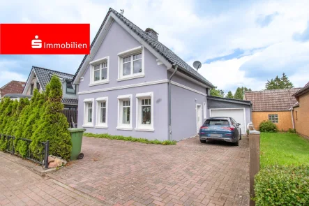 Straßenansicht - Haus kaufen in Neumünster - 7 Räume auf rd. 279 m² Wfl. für Ihre Träume!