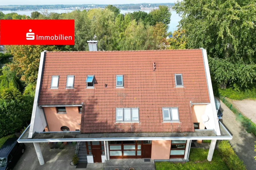 Ansicht von vorn - Wohnung kaufen in Heikendorf - Traumhafte Maisonettewohnung in Heikendorf