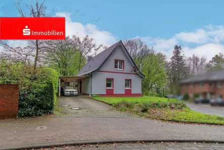 Straßenansicht - Haus kaufen in Hohenwestedt - 5 Räume auf rd. 134 m² Wohn- und Nutzfläche