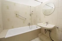 Badezimmer mit Duschwanne