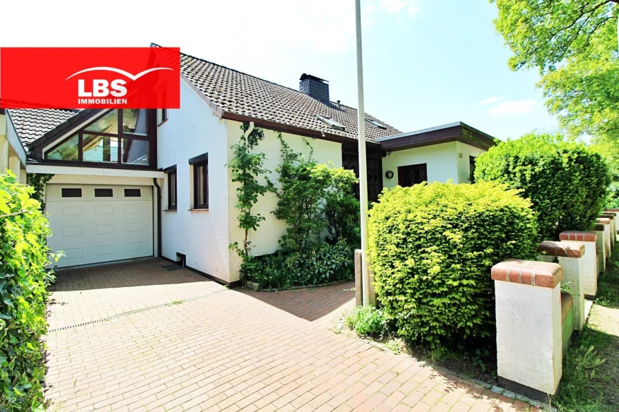 Titelbild - Haus kaufen in Bad Bramstedt - Großzügiges, lichtdurchflutetes Einfamilienhaus in toller Lage von Bad Bramstedt!