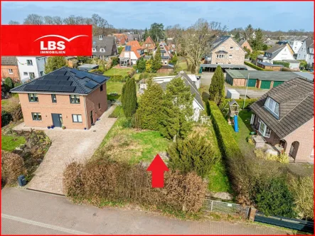 Ansicht mit Altbau - Grundstück kaufen in Norderstedt - Das könnte Ihr neues Traumgrundstück sein