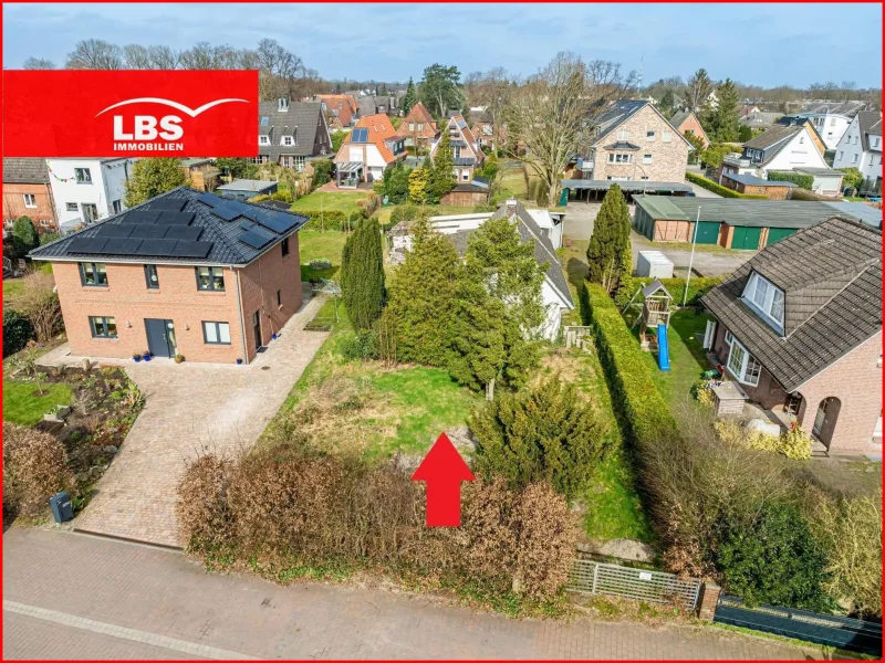 Ansicht mit Altbau - Grundstück kaufen in Norderstedt - Das könnte Ihr neues Traumgrundstück sein