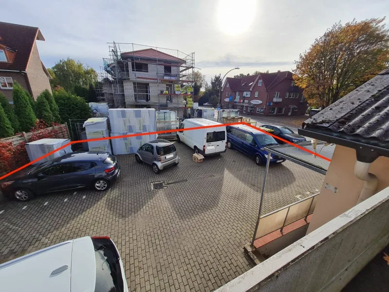 Parkplatz mit 12 Stellplätzen