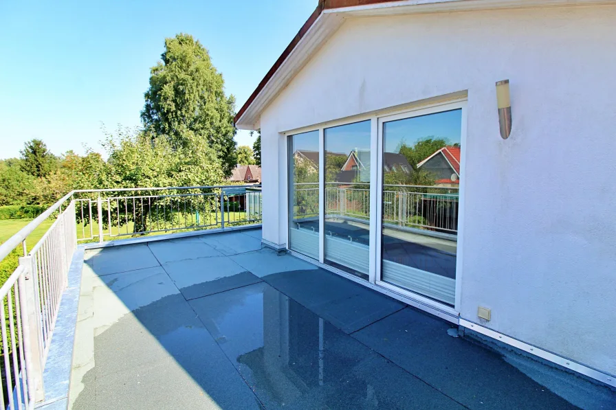 große Dachterrasse im Grünen