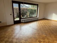 Wohnzimmer m. Terrassenzutritt