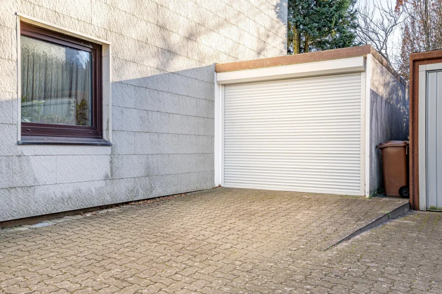 Garage zum Haus (zzgl. 15.000 EUR)