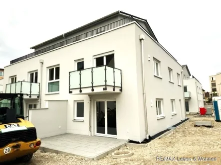 Titelbild - Wohnung mieten in Germering - Ihre neue, moderne 2 Zimmerwohnung mit Terrassen und Garten erwartet Sie + Garage