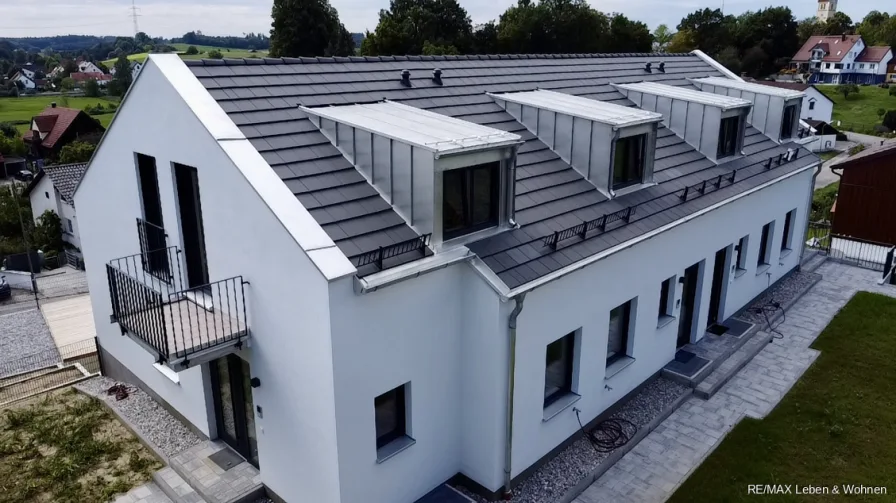 Luftbild - Wohnung kaufen in Erdweg / Kleinberghofen - Ihr neues Zuhause Neubau- ETW  wohen wie im eigenen Haus-bezugsfertig WärmepumpeKFW 55 2 Bäder