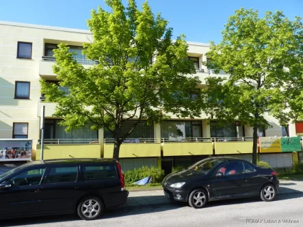 Front - Wohnung mieten in München / Pasing - Studenten aufgepasst !1. OG mit BalkonHelle 3 Zimmerwohnung für Studenten WG zu vermieten
