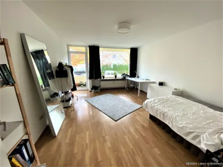 Großes Zimmer - Wohnung mieten in München / Pasing - Studenten aufgepasst !Helle 3 Zimmerwohnung +Balkon für Studenten WG zu vermieten