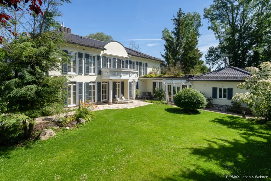 Ruhiger Garten - Haus kaufen in Karlsfeld / Rothschwaige - Luxeriöse Villa im Grünen mit Charme und Stil !406 m² Wohnfläche + 3fach Gararge