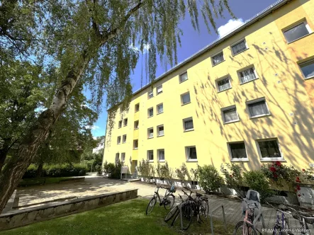 Frontansicht - Wohnung kaufen in Oberschleißheim - 4 Zimmerwohnung zum Selbstbezug mit einzigartigem Grundriss.+Balkon und großem Keller