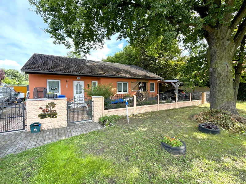 Haus-vorne6 - Haus kaufen in Fredersdorf-Vogelsdorf - Schicker Bungalow am Rande Berlins