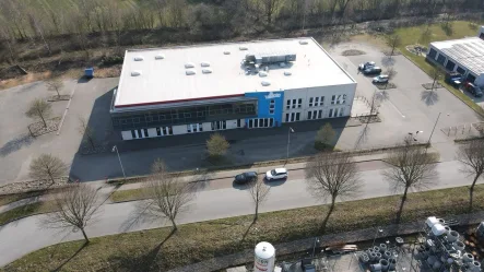 Luftaufnahme von der Front - Büro/Praxis mieten in Itzehoe - Einwandfreie Gewerbefläche direkt an der Autobahn