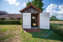 Aussen Geraetehaus halboffen