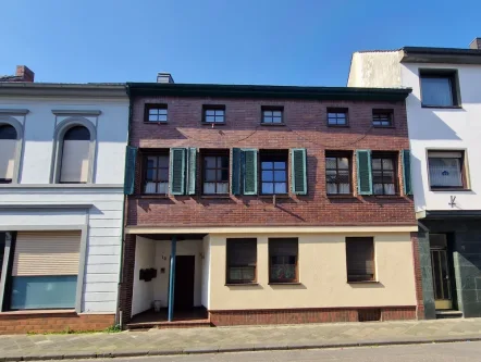  . - Haus kaufen in Viersen - Mehrfamilienhaus mit 3 bis 4 Wohneinheiten , Dachterrasse und Innenhof in Viersen-Dülken