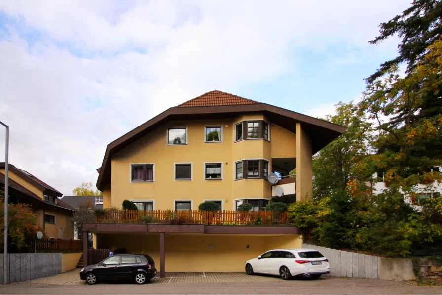 Vorderansicht - Wohnung kaufen in Leonberg - KAPITALANLAGE: Interessant geschnittene 3 Zi-Whg.