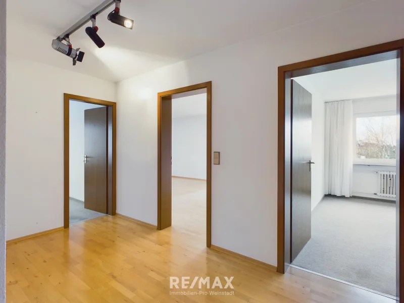 Flur - Wohnung kaufen in Stuttgart - Schönste Wohngegend Stuttgarts sucht neue Eigentümer