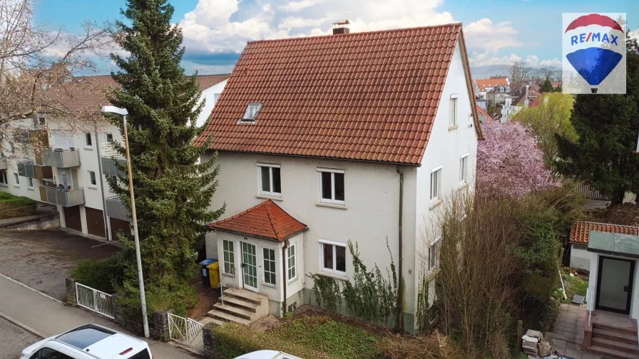 Aussenansicht - Haus kaufen in Waiblingen - Einfamilienhaus mit viel Potenzial für Handwerker oder Heimwerker