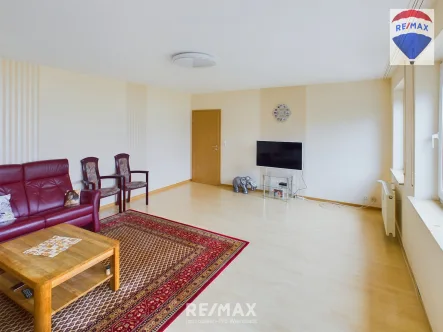 Wohnzimmer - Wohnung kaufen in Oppenweiler - Renoviert, hell und freundlich - ideal für Selbstnutzer oder Kapitalanleger!