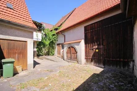 Außenansicht Scheune - Haus kaufen in Remseck am Neckar - Ehemaliges bäuerliches Anwesen mit viel Ausbaumöglichkeiten, Scheune unter Denkmalschutz